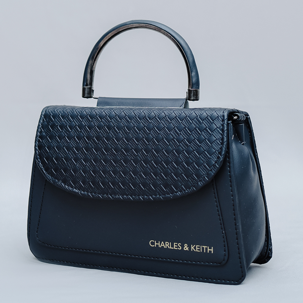 Luxury Black Handbag – Sophisticated & Chic